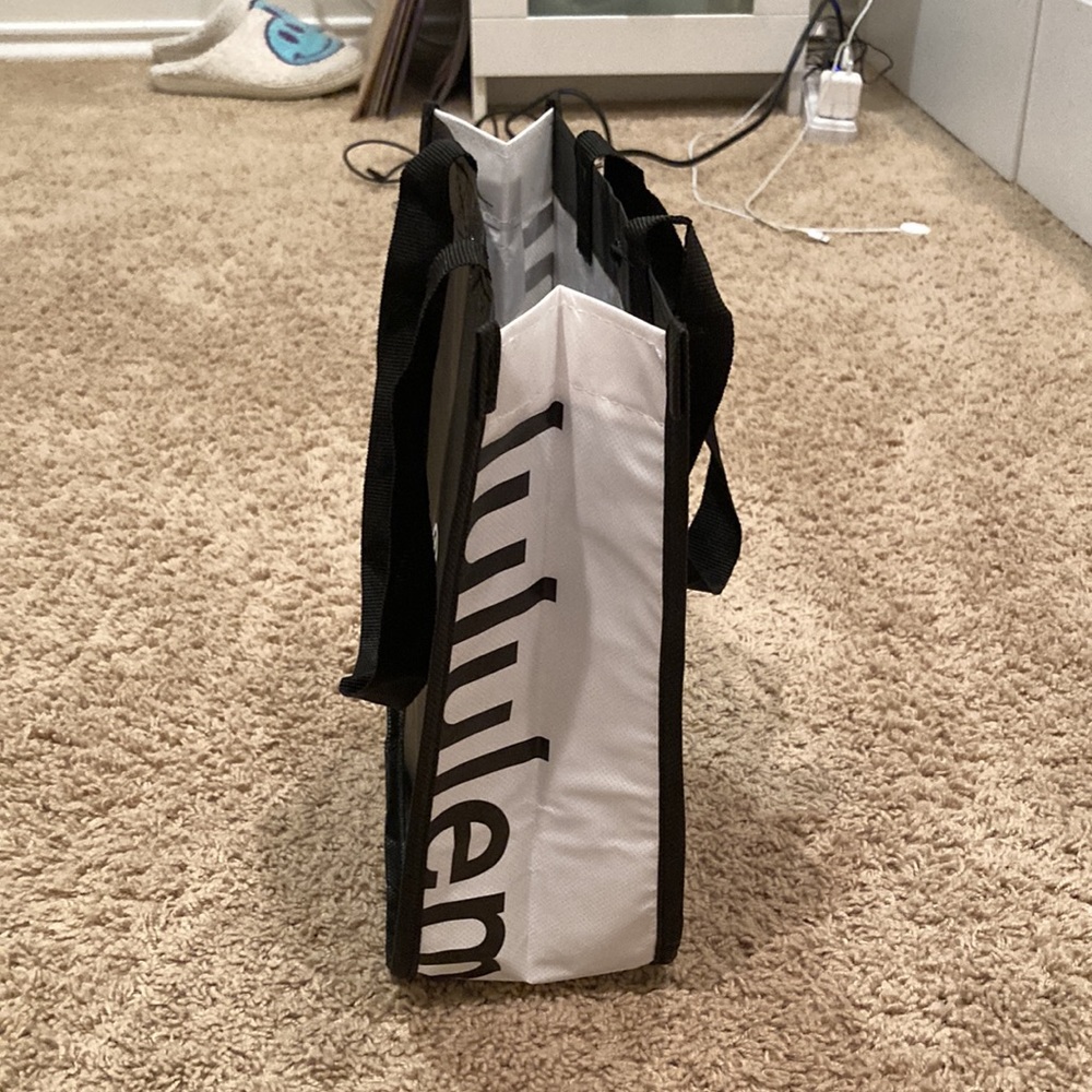 lululemon bag - Picture 2 of 3